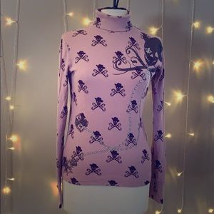 VS Skull print turtleneck